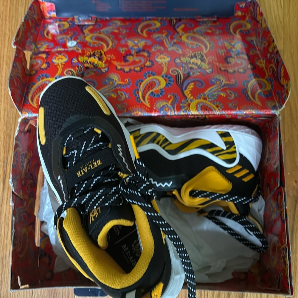 Royalty! Bel-Air Adidas brand new Never Worn size 4.5y